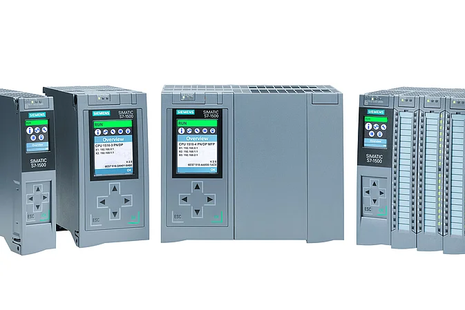 4 Siemens Simatic S7 Baugruppen als Freisteller bebeneinander dargestellt