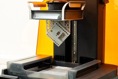 3D Drucker druckt ein Simatic Panel Gehäuse aus Kunststoff