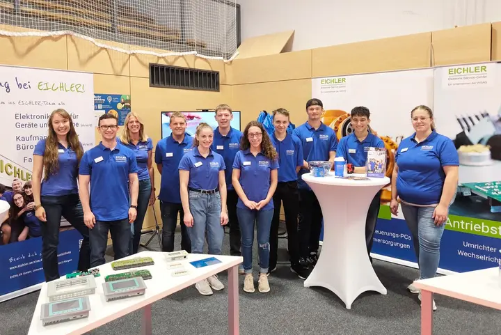 Gruppenbild des Eichler Standpersonals auf der Ausbildungsmesse Landsberg 2024