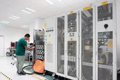 Eichler technician tests converter with the help of the load emulator