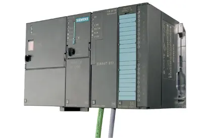 Frontansicht eine Siemens Simatic S7-300 Baugruppe